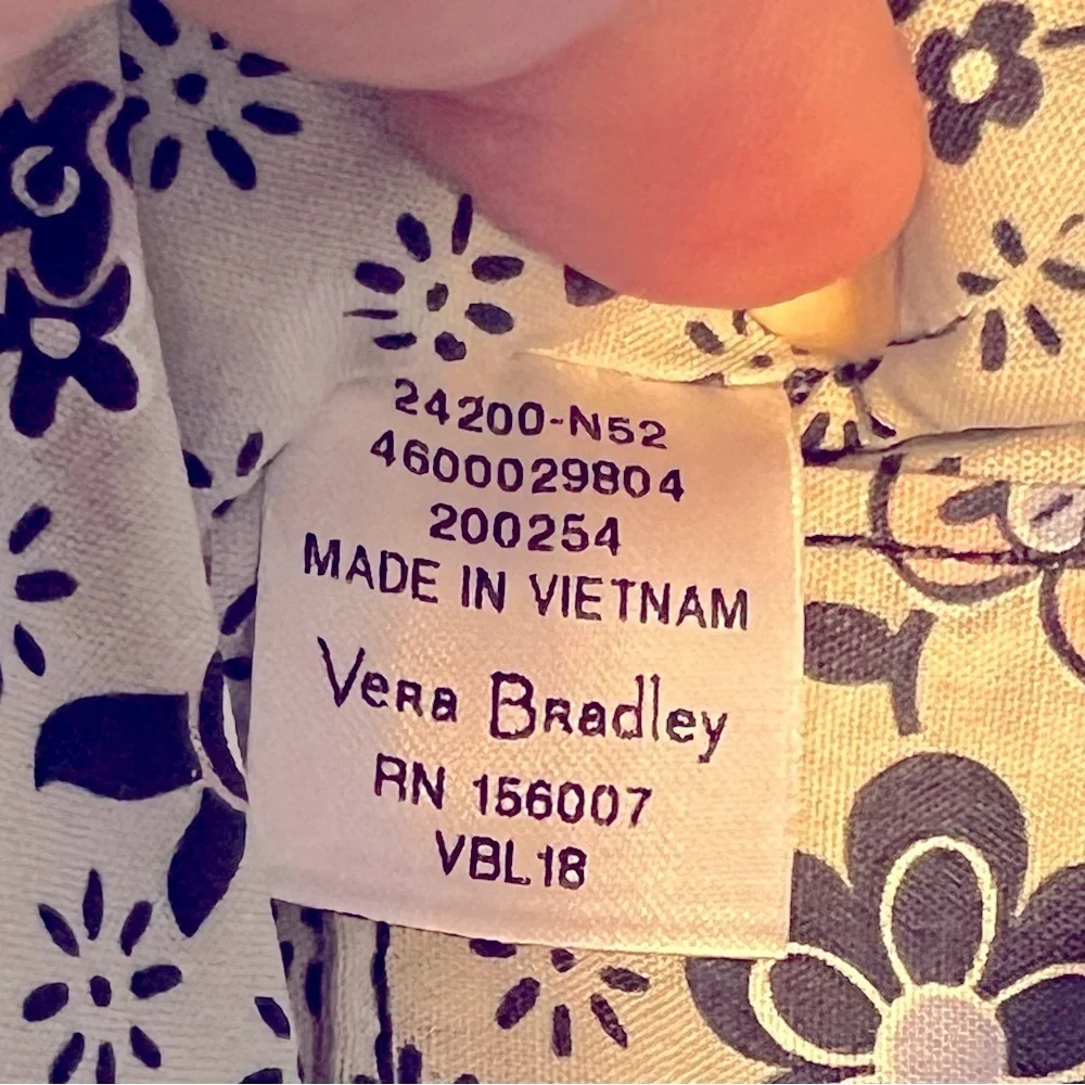 Vera Bradley quilted zippered wallet, floral print 8.5”x5.5” - Picture 9 of 12
